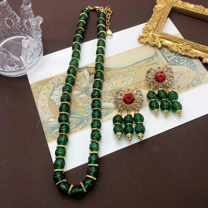 

European and American medieval emerald glass bead gilded necklace and earrings