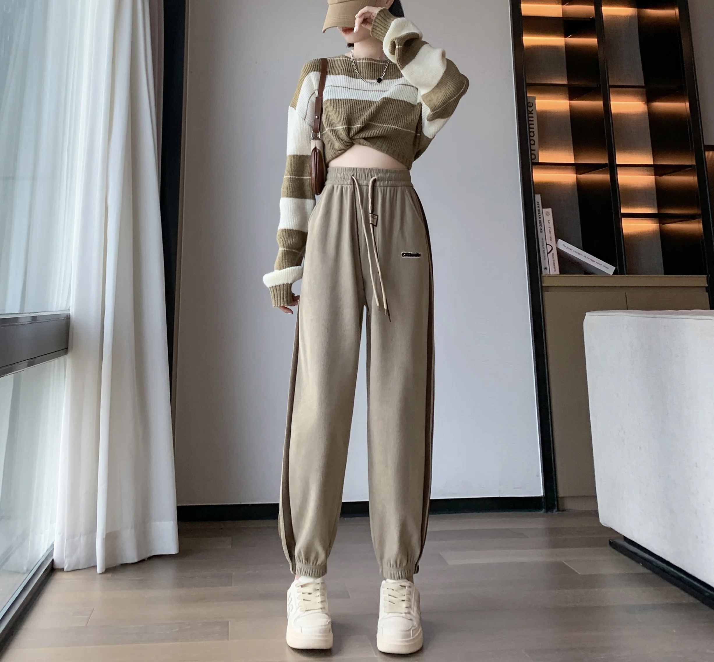 Sports pants for women in spring, autumn, and winter, plush high waisted, loose fitting leggings, small casual pants