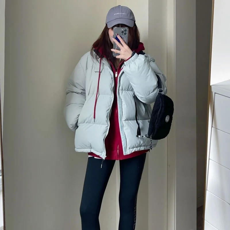 2023 New Women Down Jacket Winter Coat Female Short Parkas Stand Collar Loose Thick Outwear Fashion Bread Jacket Overcoat 2021 women short bread down winter warm solid jacket stand up collar cardigan down jacket outerwear padded coat new fashion