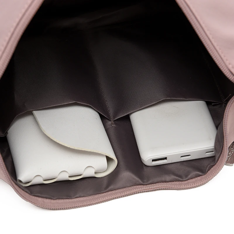 Women's large capacity - adjustable shoulder strap and zipper closure, smooth surface, travel bag