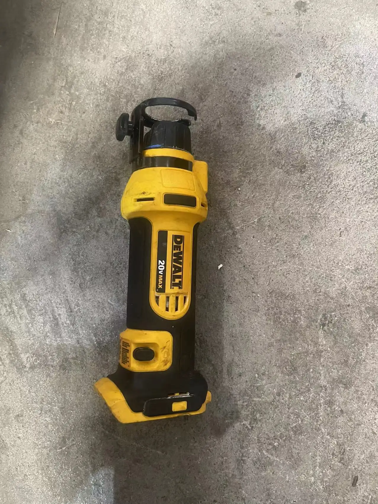 

Used DCS551 Dewalt Cordless 20-Volt Max Cutting Rotary (Tool ONLY).SECOND HAND