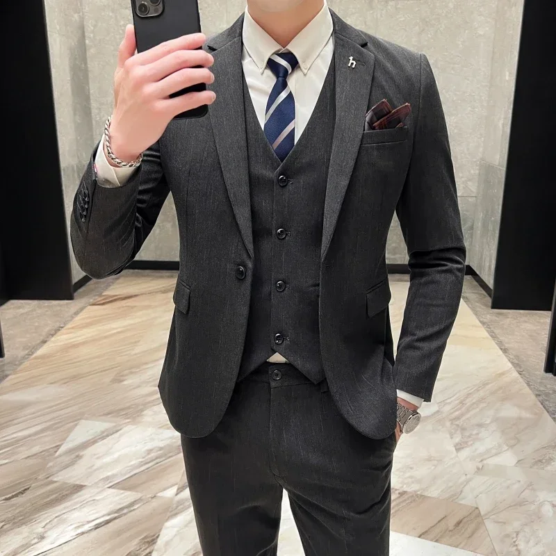 

High-quality men's wedding suit (suit + vest + trousers) Stylish and handsome stylish casual three-piece suit Single Breasted