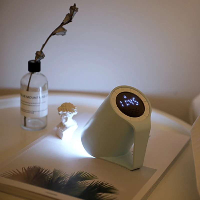 

С фонариком, записывающий будильник, студенческий прикроватный будильник с голосовой активацией, домашний декор, светильник цифровые часы на заказ