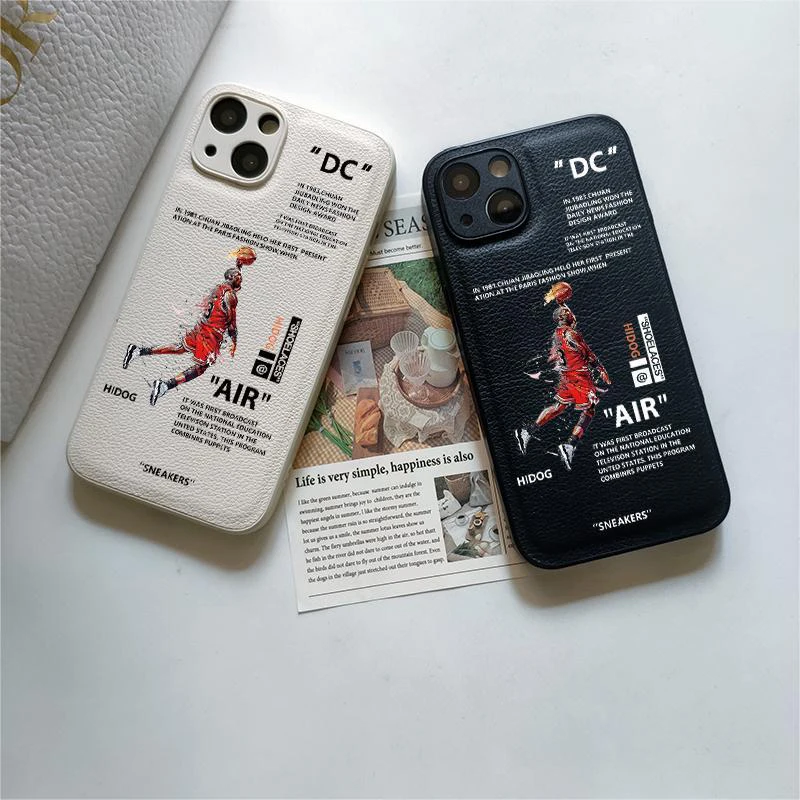 Hot Sports Shoes Custodia Per Telefono In Pelle Di Marca Per Iphone14 13 15Pro Max 11 12 Air Sneakers 23 Cover Per Etichette Bianche Per Giocatore Di 