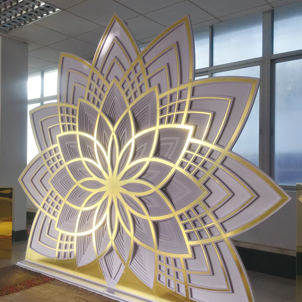 

Exquisite Pattern Golden Wedding Acrylic Luxury Backdrop For Banquet Décor By Sea For Free