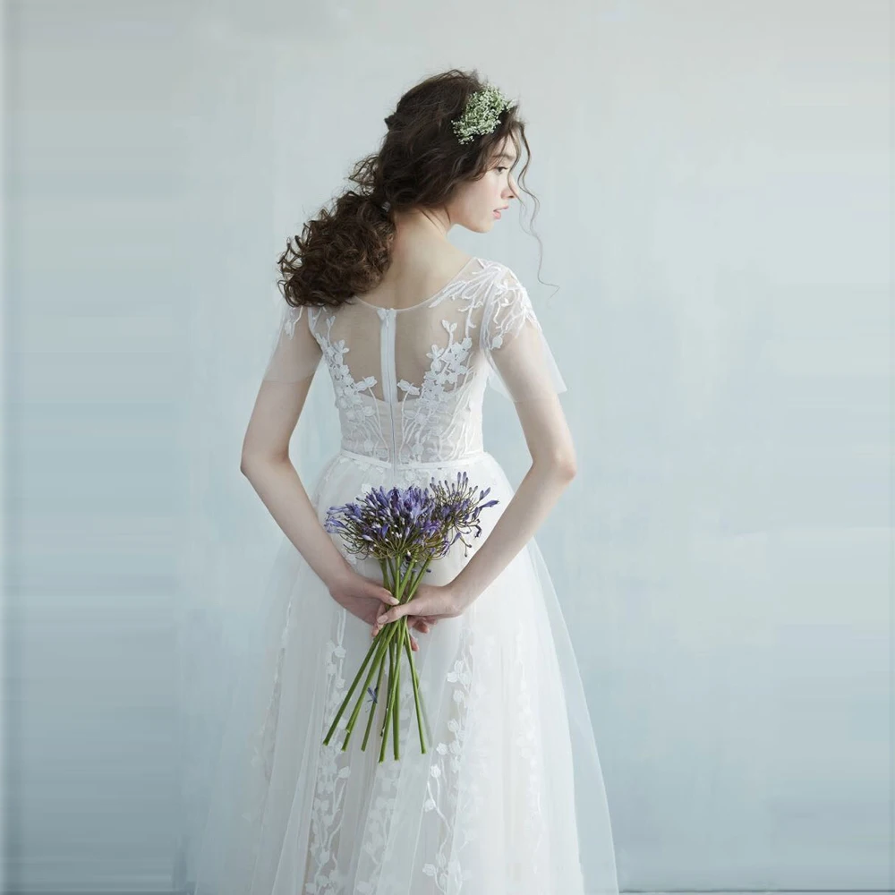 Рисунок 6 - Платье свадебное с глубоким V-образным вырезом