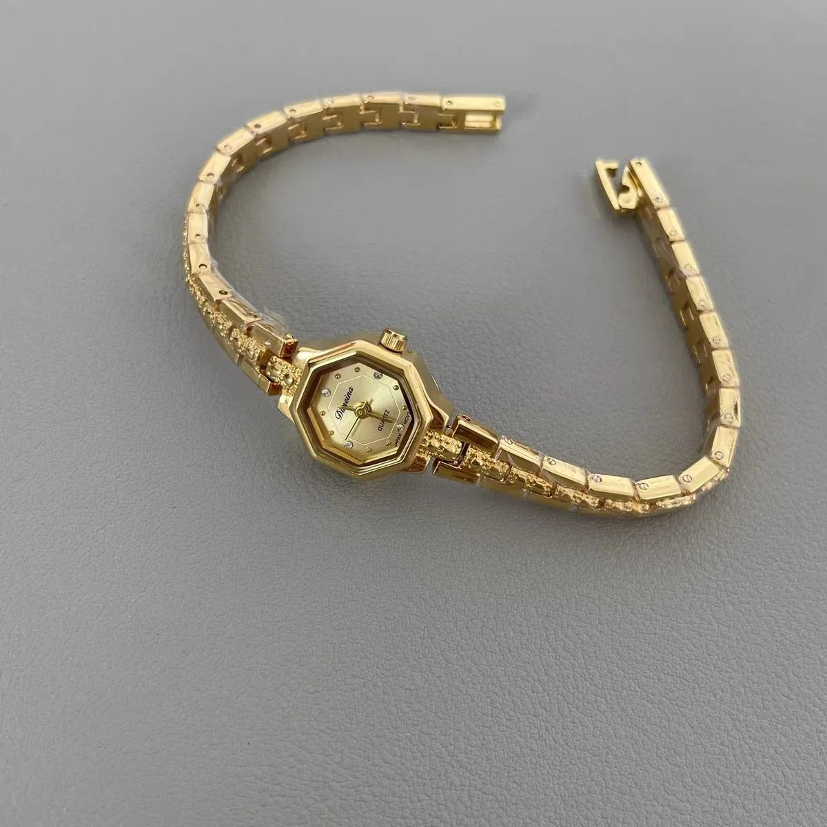 Montre-Bracelet Femme Ramex Plaqué Or - Mécanique Manuelle, Cadran Champagne, Occasion - Style Vintage