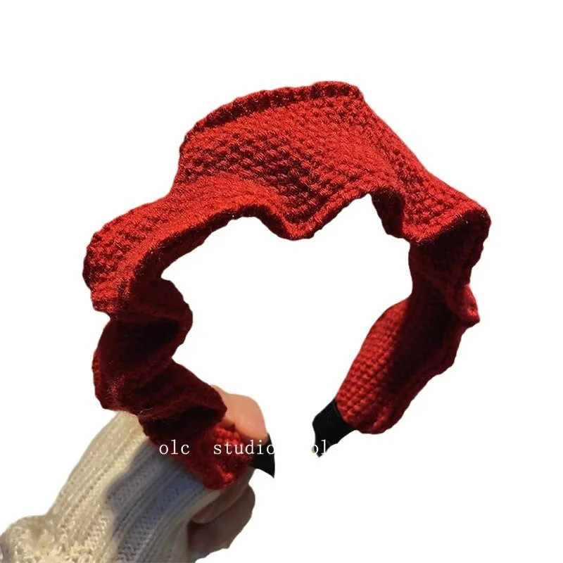 Retro Red Women's Knitted Headband with High-end Feel, Pleated Wide Edge Pressed Hair Accessories, Creative and Beautiful Design