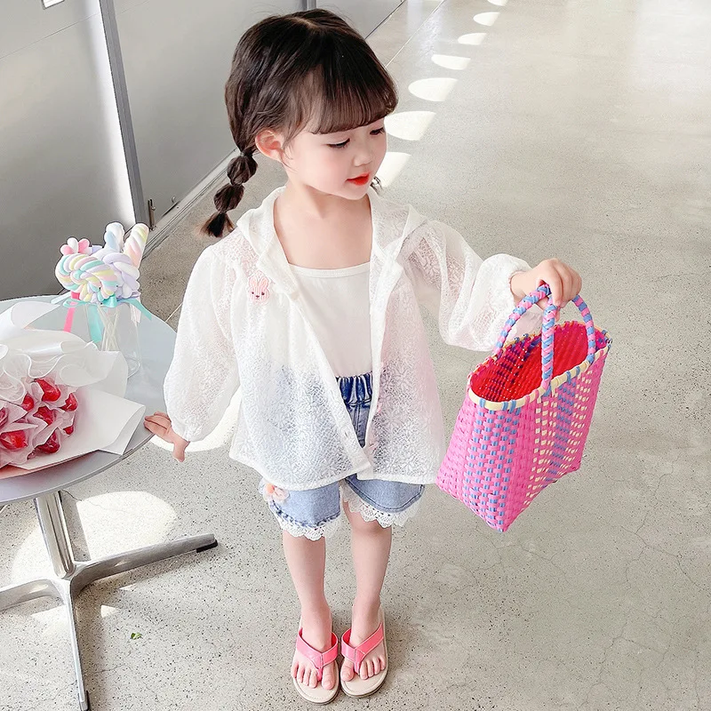 

Солнцезащитная одежда для маленьких девочек, Новинка лета 2024, детские дышащие тонкие куртки с капюшоном, Свободное пальто с милыми кроличьими ушками и защитой от ультрафиолета