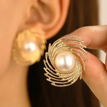 New Vintage Fashion Gold Color Spiral Earrings For Women Jewelry 2025 Trending Luxury Pearl Stud Earrings Pendientes Brincos