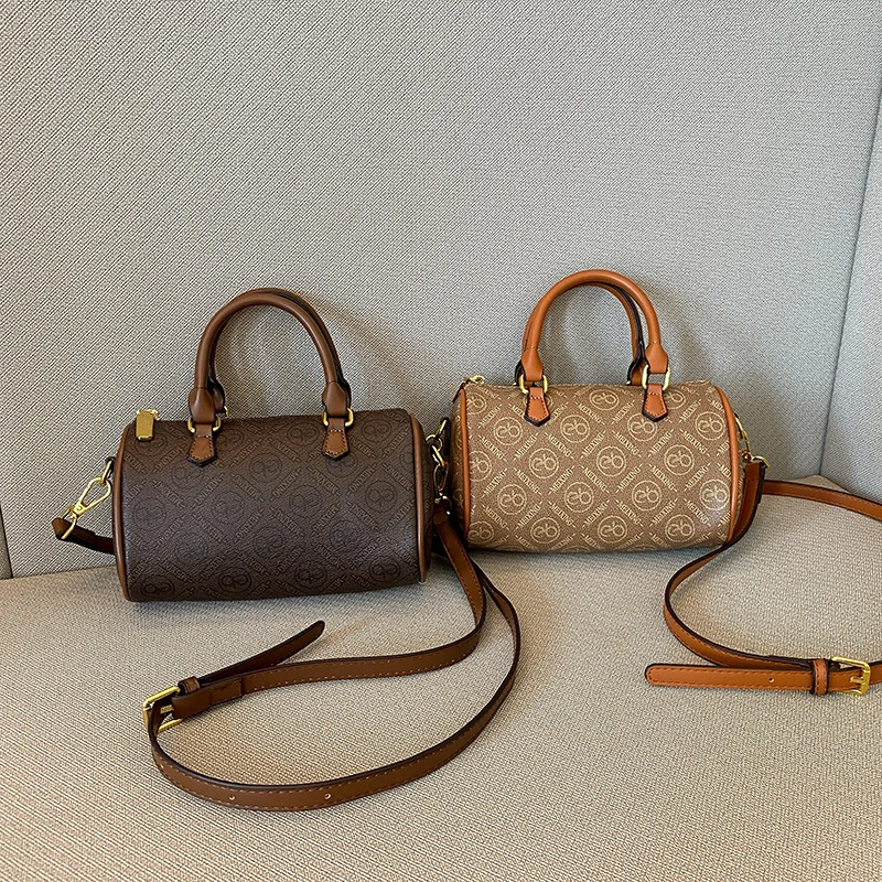 

Designer Fashion Women Small Crossbody Shouler Bag Leather Messenger Bags Zipper Handbags Purse Classical Travel Bag For Female