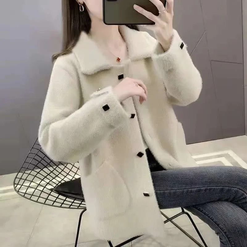 Apricot color