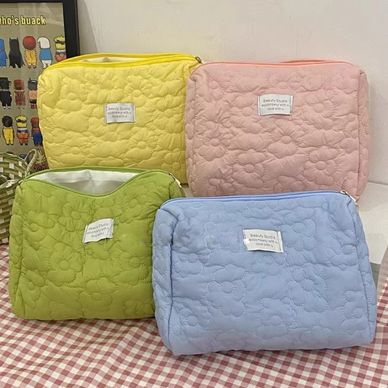 ouat ハンドメイド メッセンジャーバッグ クリーム×ネイビー MCM Bags | MCM Official Site