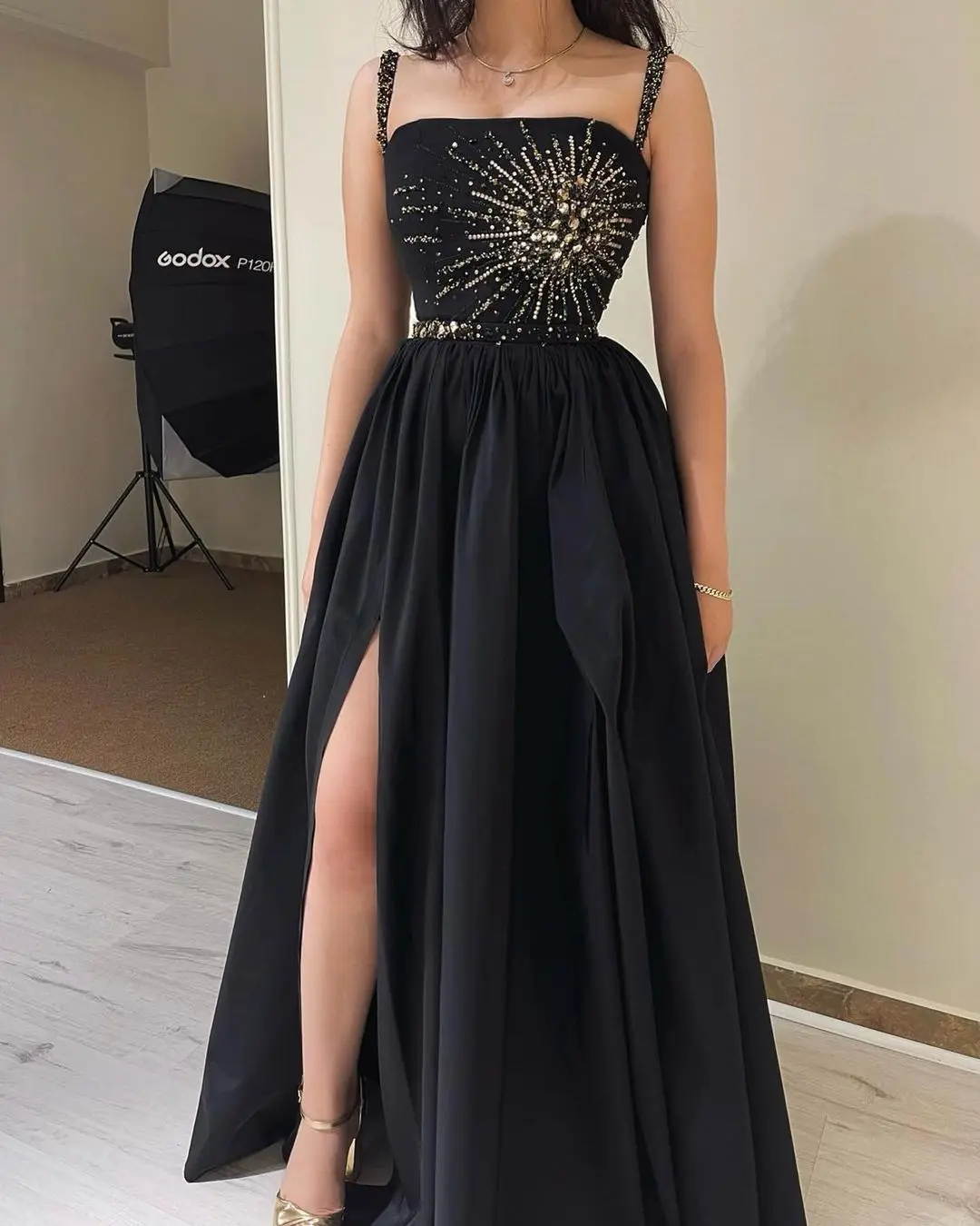 

Luxury Rhinestone Sequins Prom Dresses Black Satin A Line Side Slit Floor Length Arabia Elegant Party Dresses For Women 2023