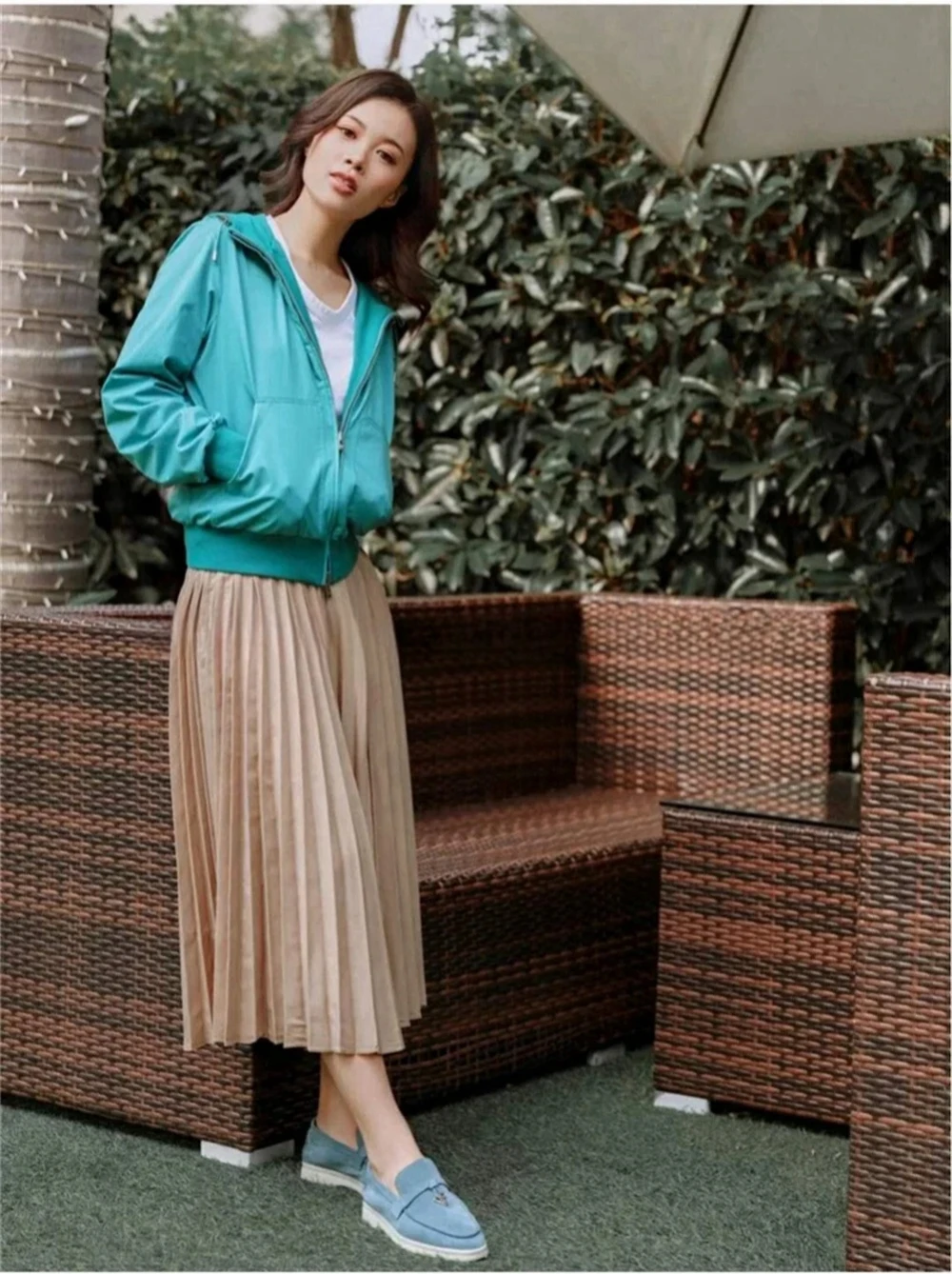 2024 genuine leather tassel buckle loafers, suitable for women with flat bottomed lazy feet, versatile soft bottomed suede leath