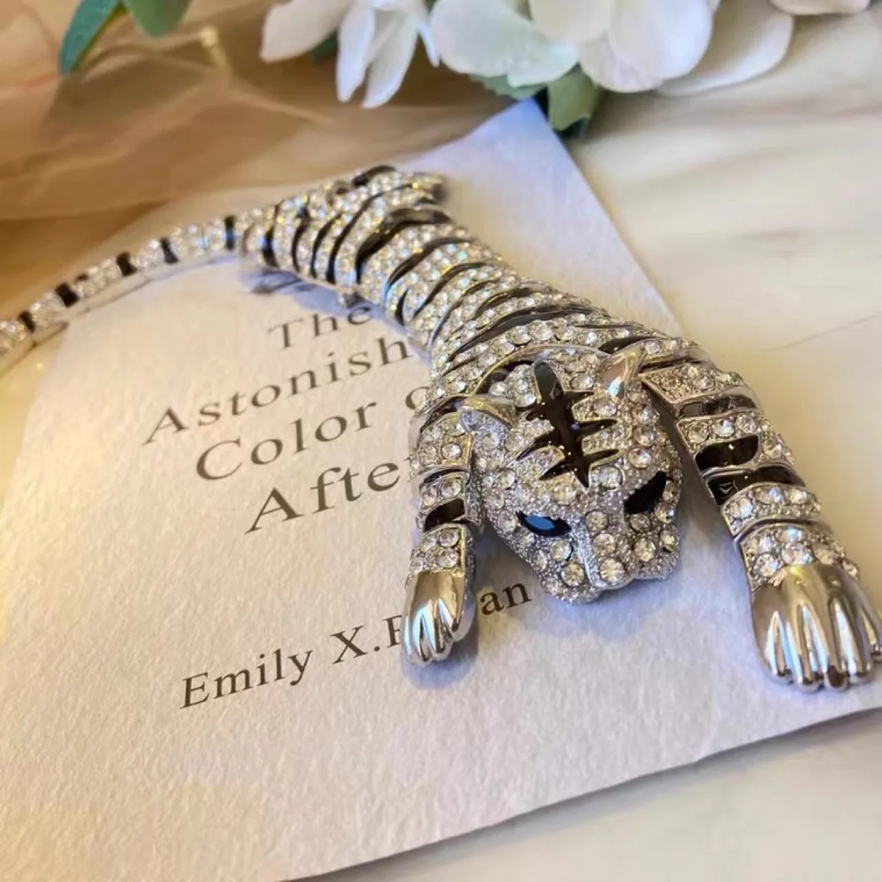 New Arrival Gold Silver Plated Rhinestones Large Tiger Brooches Jewelry High Grade Animal Pin Clothing Accessories Good Gift