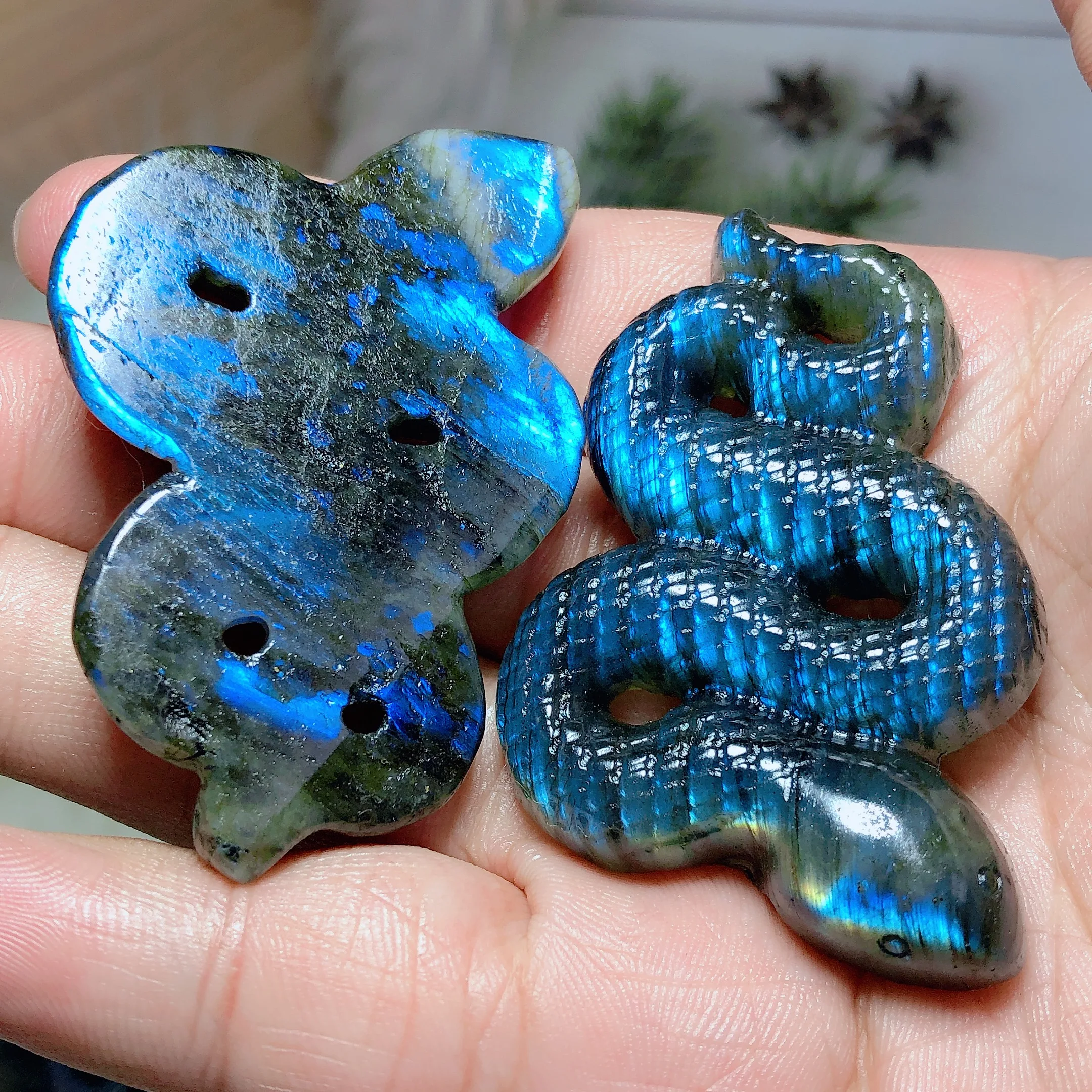 High Quality Natural Healing Labradorite Snake Carved Crystals