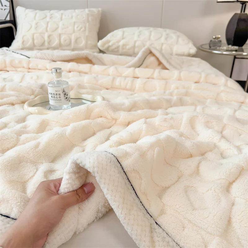 Heart Pattern Plush Blanket 2