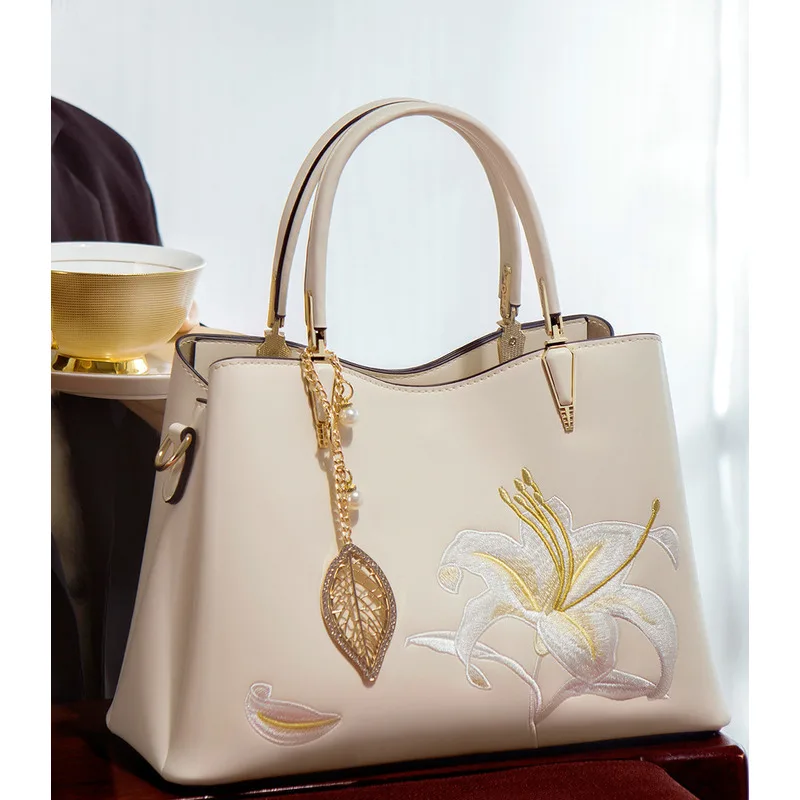 High-quality Shoulder Bag Embroidered Large Capacity Handbags for Women Elegant Crossbody Casual Versatile Luxury Messenger  Y2k