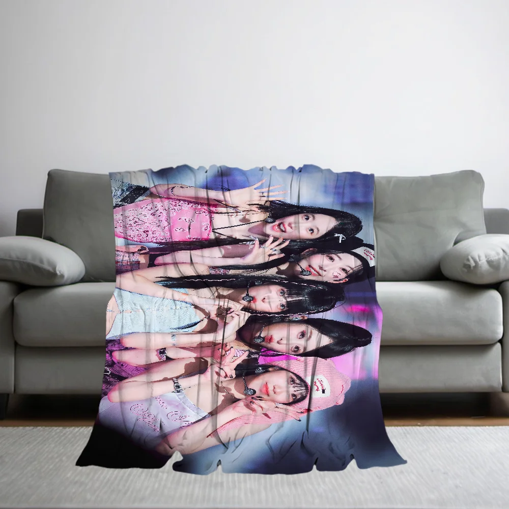Kpop L-LE S-SSERAFIM Crazy Blanket comfort warm soft plush blanket suitable for sofa living room office bedroom travel and gifts 2