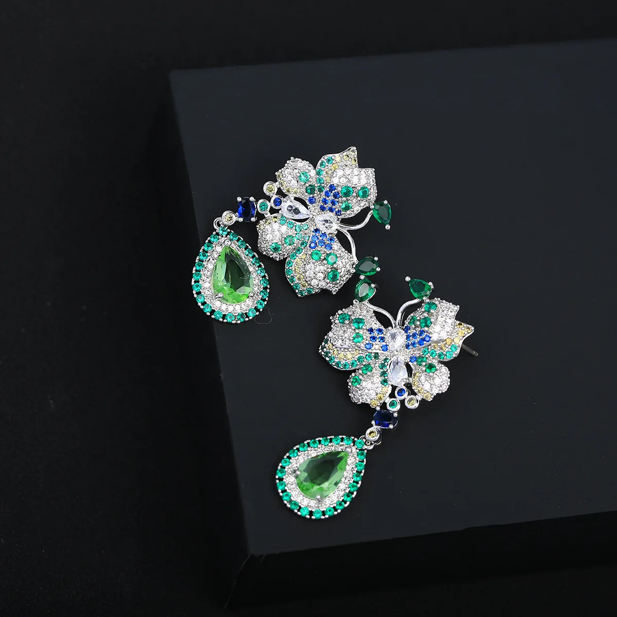 2023 New Luxury Green Cubic Zirconia Crystal Drop Earrings for Women Butterfly Korean Fashion Wedding Banquet Party Arab Jewelry