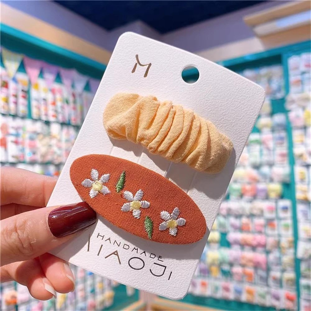 دبابيس شعر للبنات