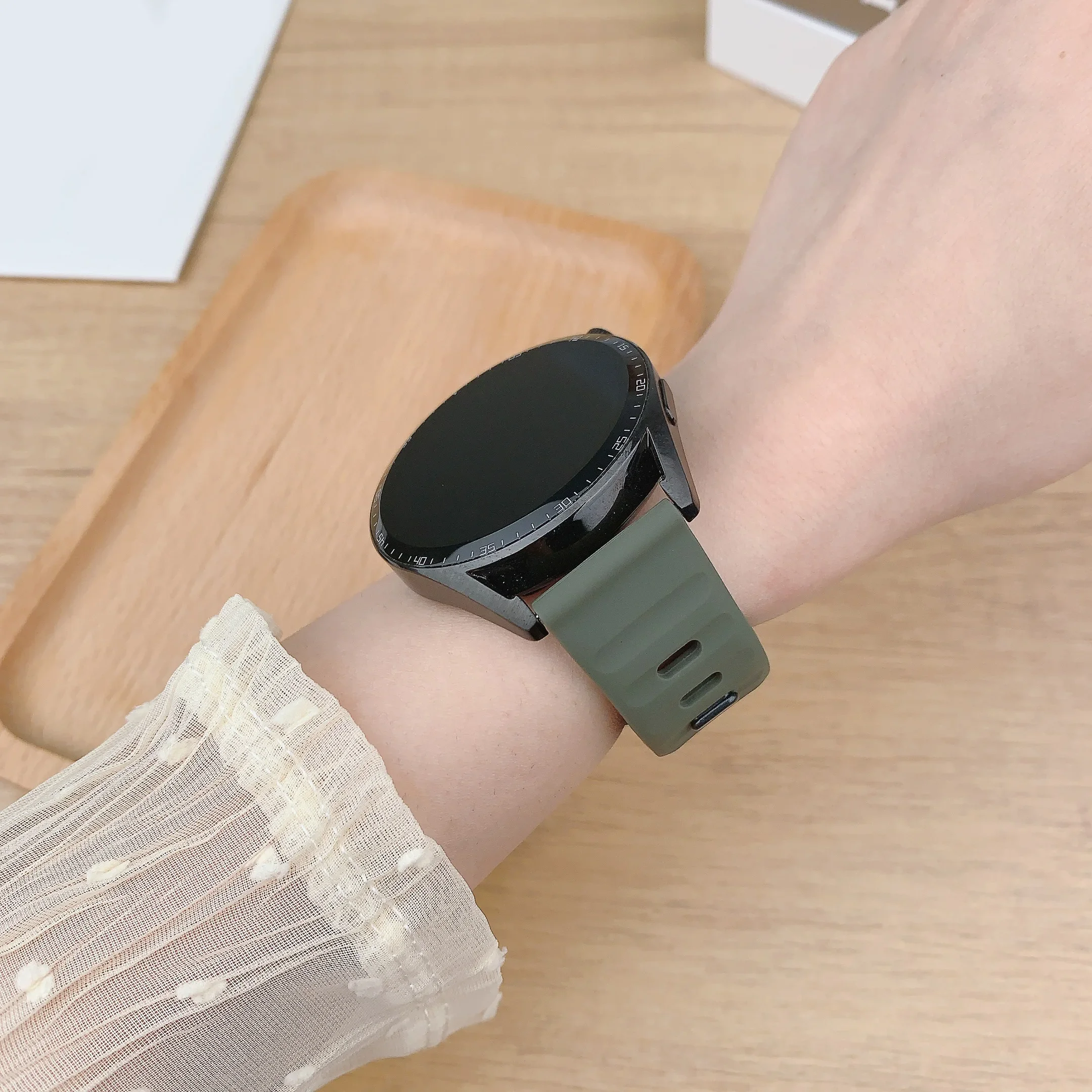 Versatile 22mm Silicone Smartwatch Strap - Premium Watchband Bracelet