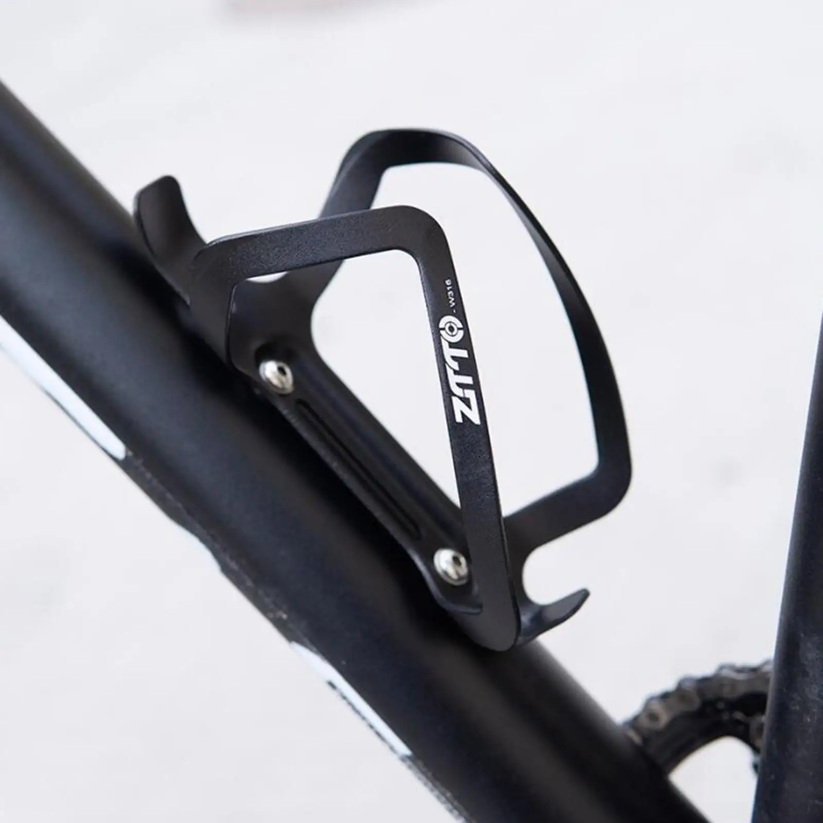 

Крепкая фиолетовая бутылочка для воды для горного велосипеда