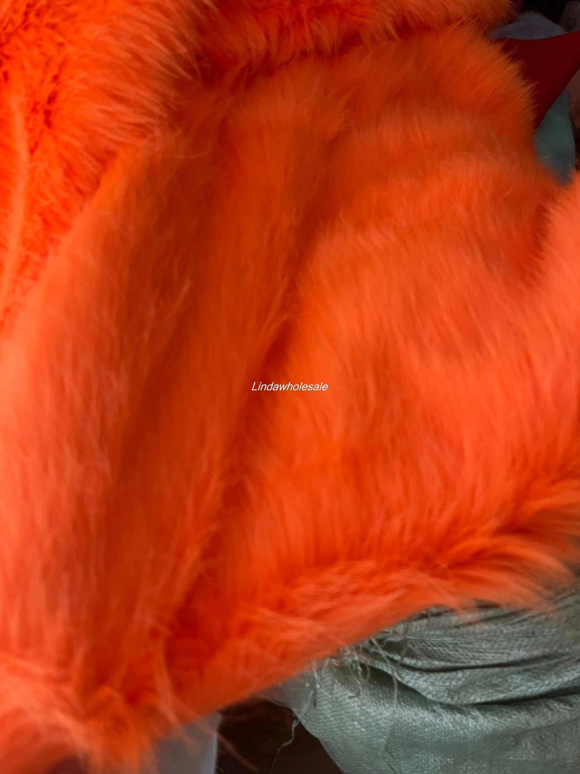 Description Picture 4 of itemWholesale quality pile 5cm faux fur fabric,plush fur, thick fox fur,felt cloth,sewing materials