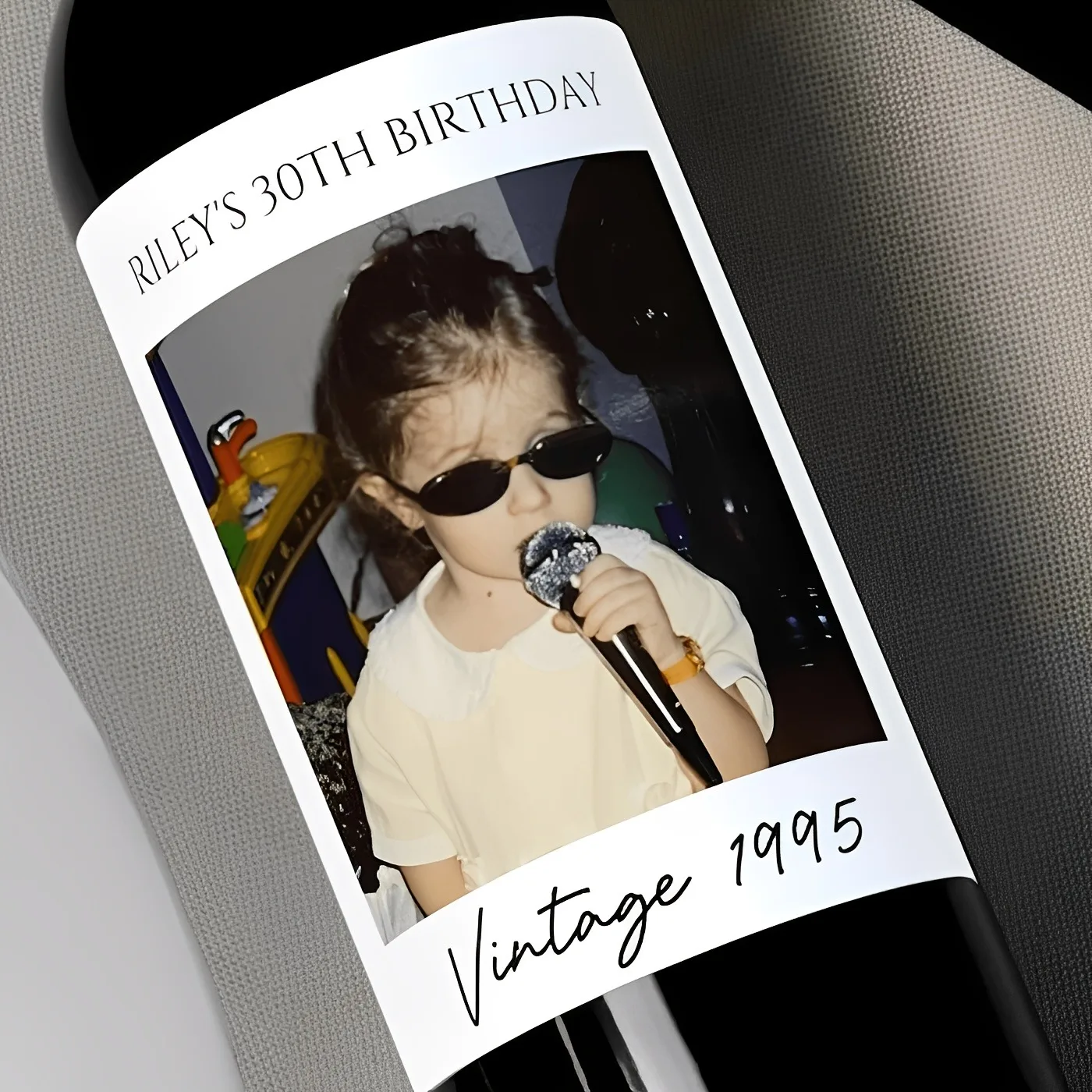 크리스마스 휴일을 위한 8PCS 맞춤형 와인 병 스티커 개인화 된 가족 이름 크리스마스 파티 선물 라벨