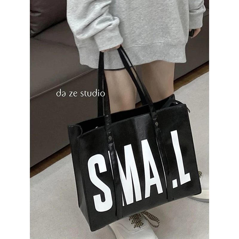 2024 New Slung Crossbody Bag Female Texture Niche Students Attend Class Tote Bag Large Capacity All-match Commuter Shoulder Bags