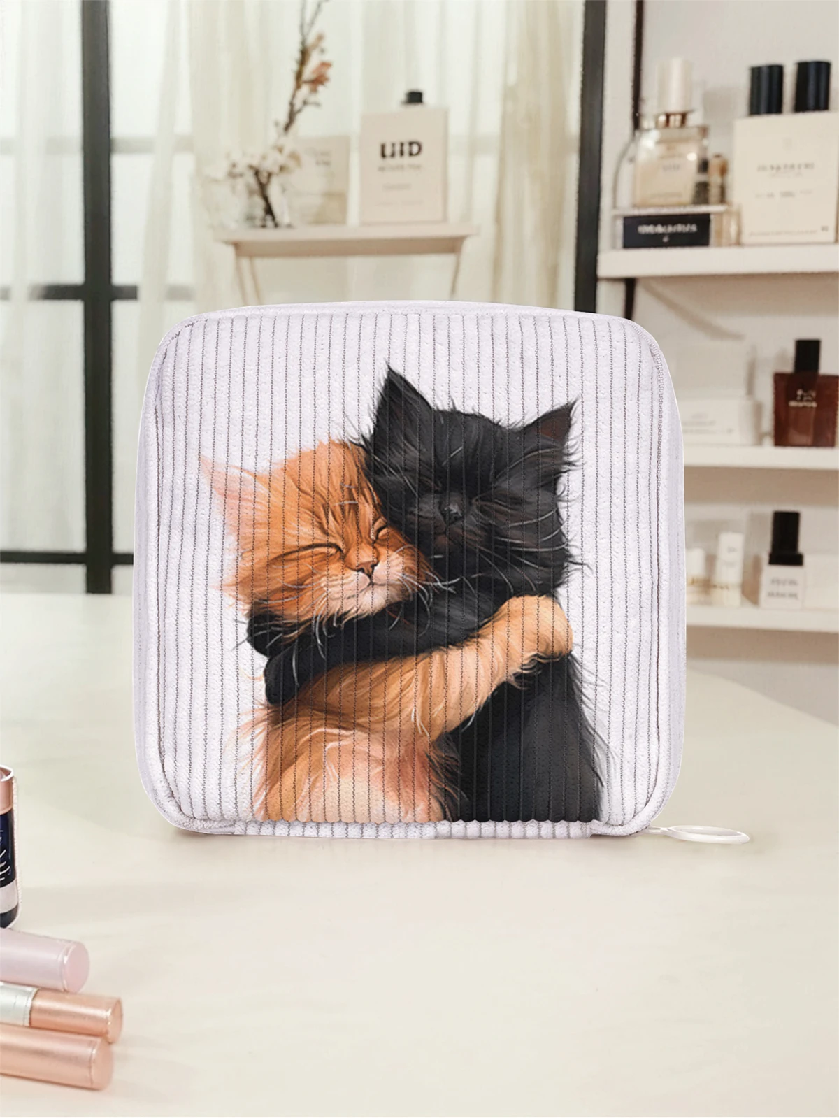 Cute cartoon cat pattern printed sanitary napkin storage bag, women's lightweight tissue bag, sanitary tissue bag