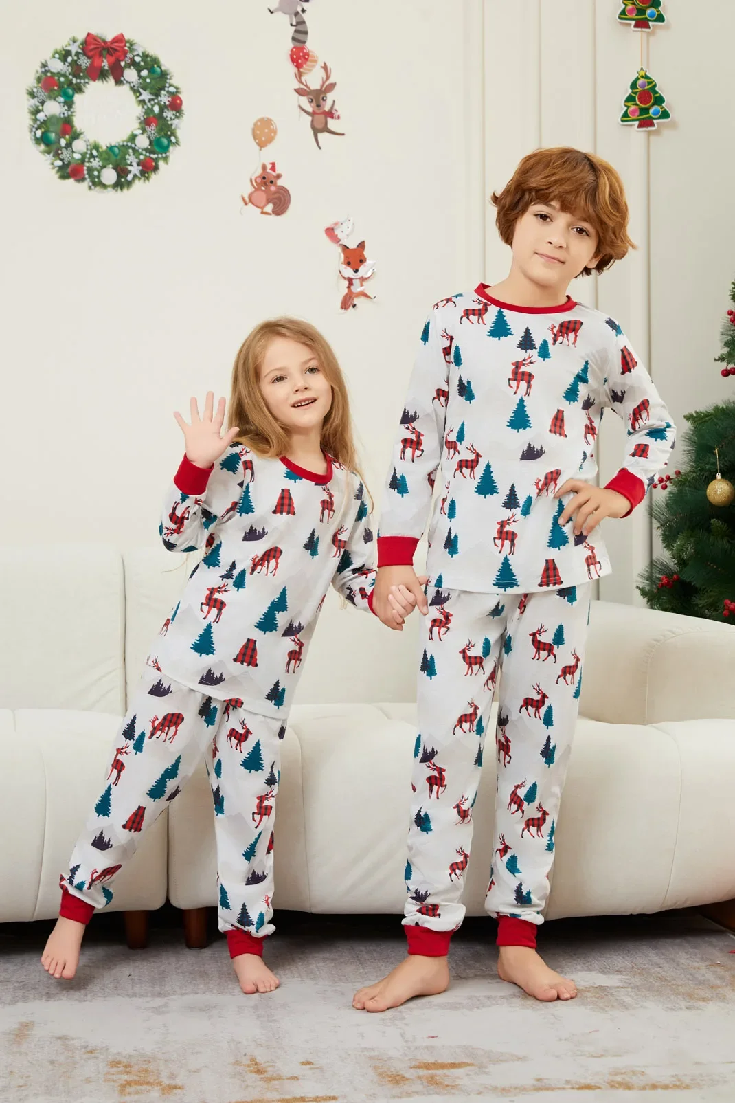 thumbnail image 5 of Conjunto de pijama navideño con estampado de dibujos animados por todas partes, conjuntos familiares a juego, lindo pijama para bebé y perro, ropa de dormir suave y suelta, pijamas navideños, 5 of 5
