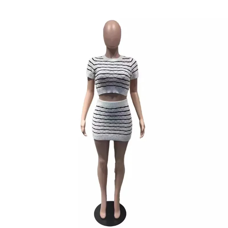 Рисунок 4 - Женский трикотажный комплект из двух предметов