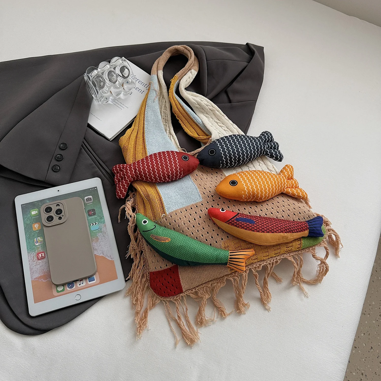 Cute Little Fish Relaxed Knitted Bag 2025 Summer New Commuter Versatile Shoulder Bag Contrasting Cut Out Tote Bag