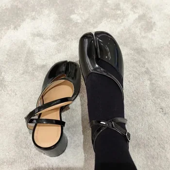 Tabi Sandals Women Chunky Platform Split Toe Shoes Designer Cross-straps Mary Jane High Heels 2025 Summer Large Size Pumps Mujer 1