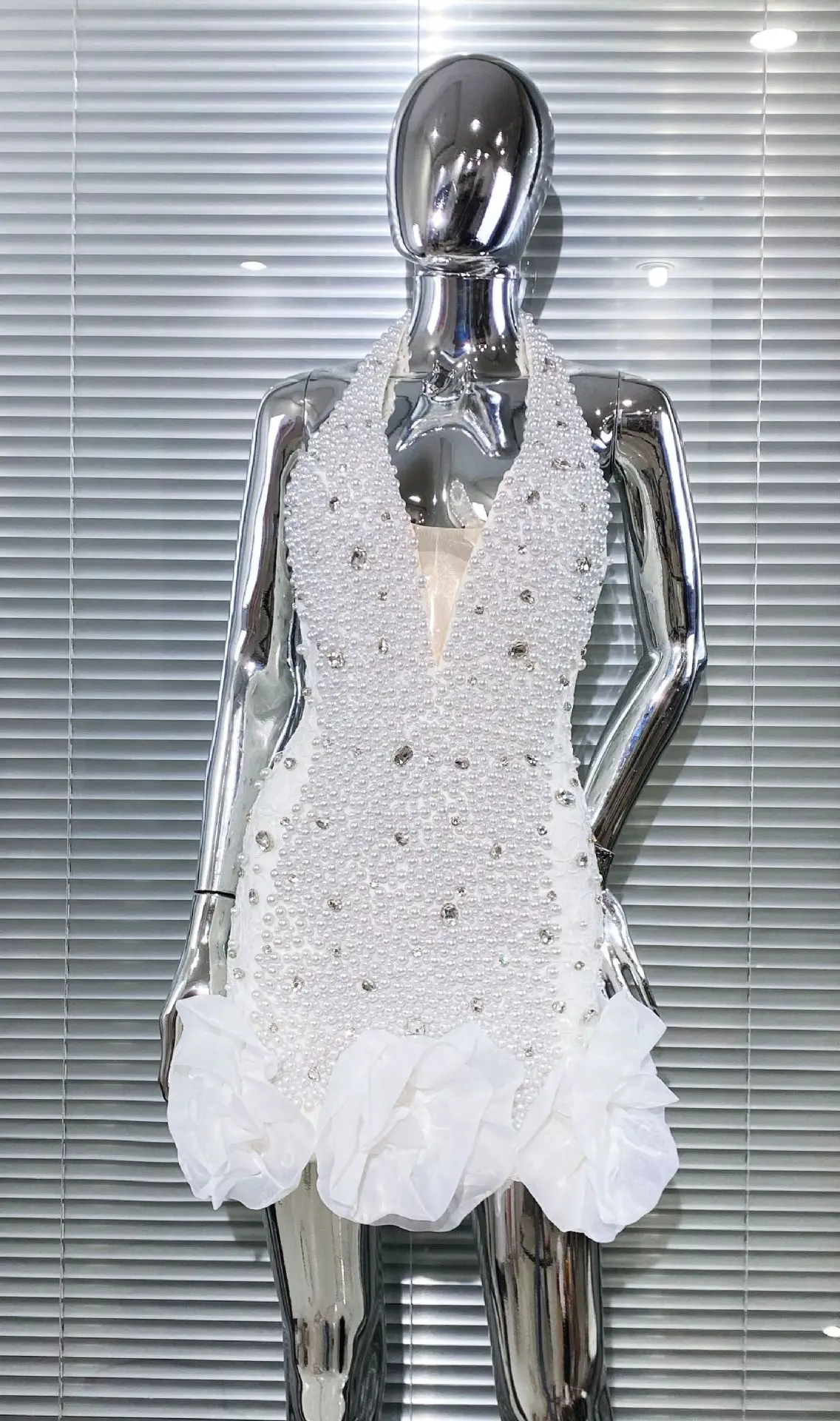 White Diamonds Halter Short Dress Pearls Beaded Deep V Plunge Neckline  Flowers Hem Sleeveless Backless Celebrity Party Dress - AliExpress 200000345