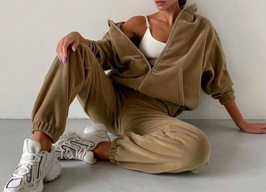 Women's Pants Suit 2023 Autumn and Winter Warm Casual Sports Long-Sleeved Pocket Zipper Sweatshirt and Daily Casual Pants Suit fashion sports women s suit 2022 autumn winter stripe navy neck zipper top high waist slim casual pants two piece set