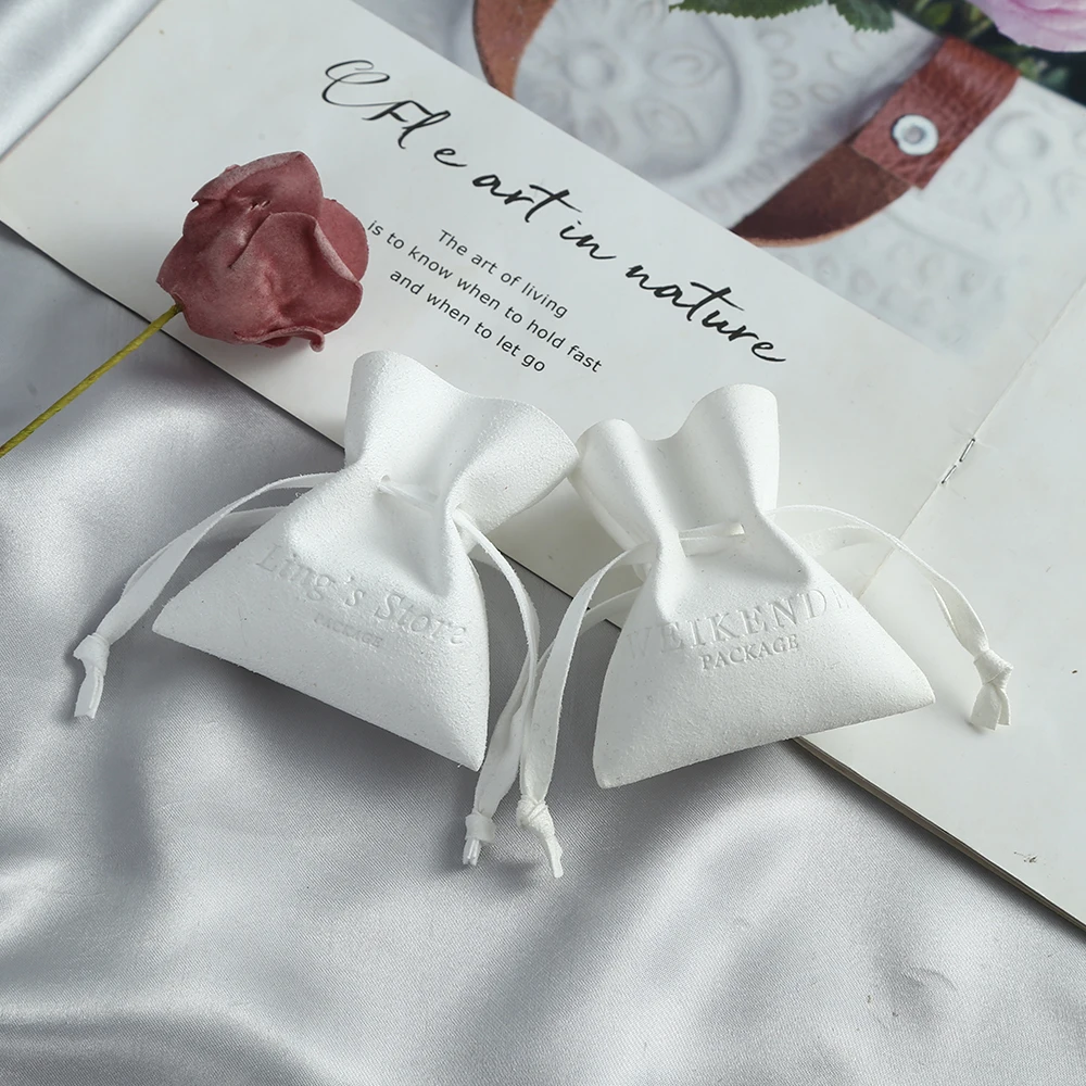 100 Stück personalisierte weiße Geschenkbeutel mit Logo und Kordelzug, individuelle Schmuckverpackungsbeutel, schicke kleine Mikrofaser-Umschlagtaschen – Detail 7