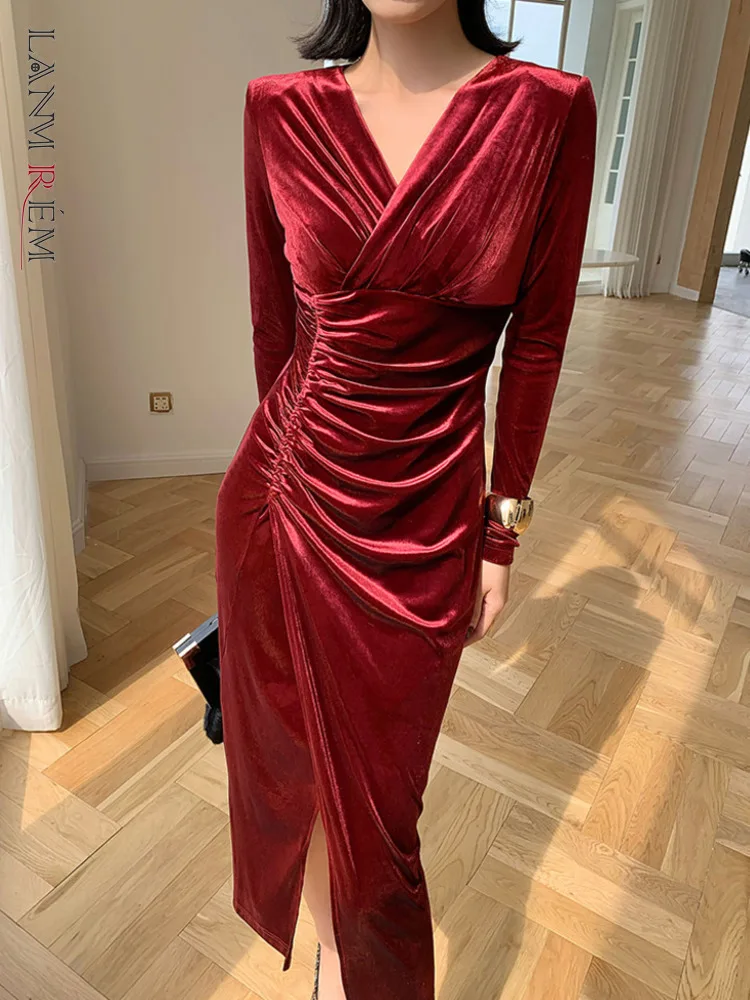 

[LANMREM] Luxury Velvet Gathered Waist Dresses Women's V Neck Long Sleeve Slim Split Evening Dress 2024 Spring New 26D8229