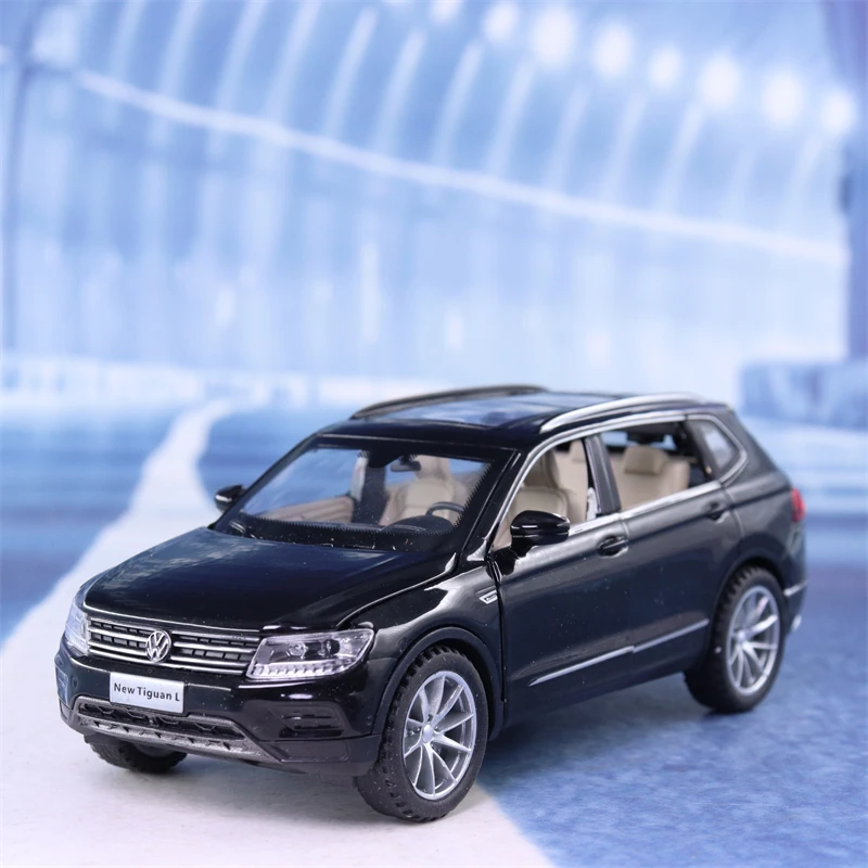 1:32 Alloy Pull Back Car High Imitation Tiguan L Car Model Open Door Music  Flash Vehicles Kids Toys Free Shipping