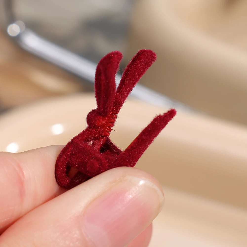 مقاطع شعر صغيرة على شكل فيونكة مخملية حمراء للفتيات الصغيرات لون الحلوى الحلوة مخملية بعقدة على شكل فيونكة صغيرة دبابيس شعر مشبك شعر إكسسوارات للشعر