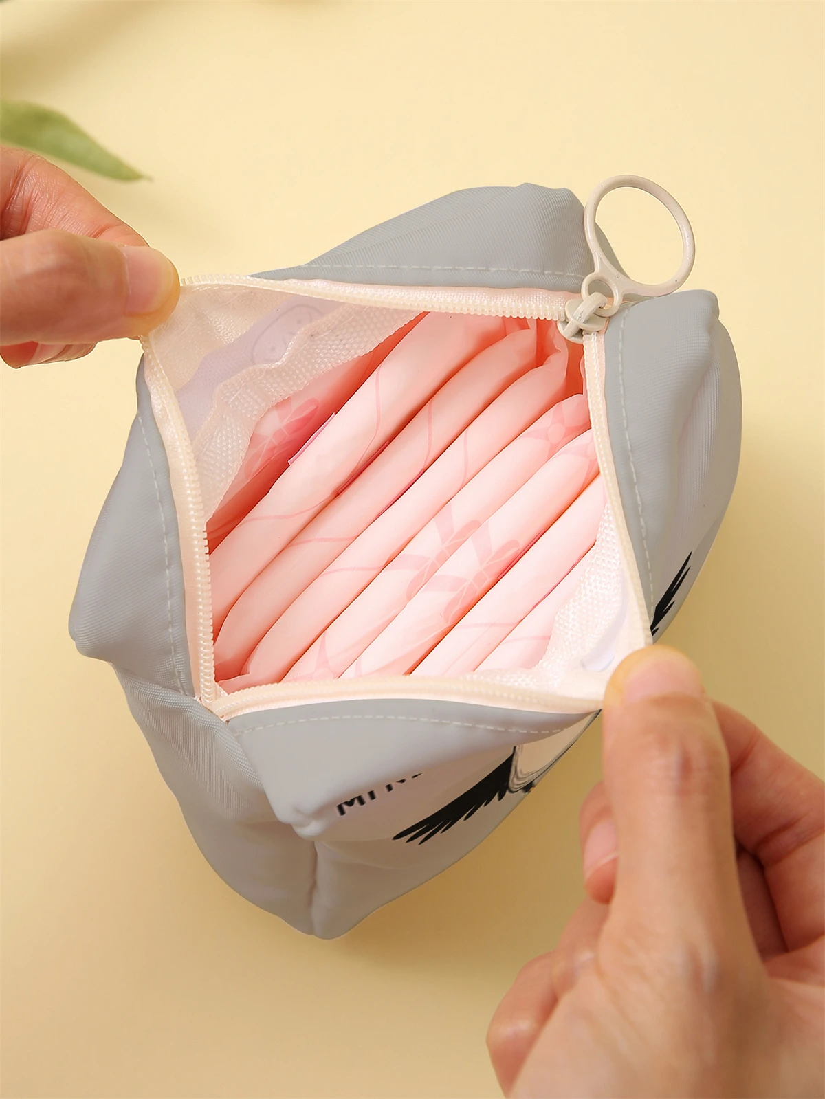 Abstract bird print sanitary napkin storage bag, women's lightweight tissue bag, sanitary tissue bag