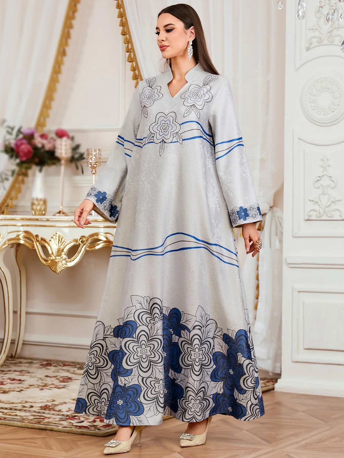 جلابية بيج بنقشة زهور عصرية