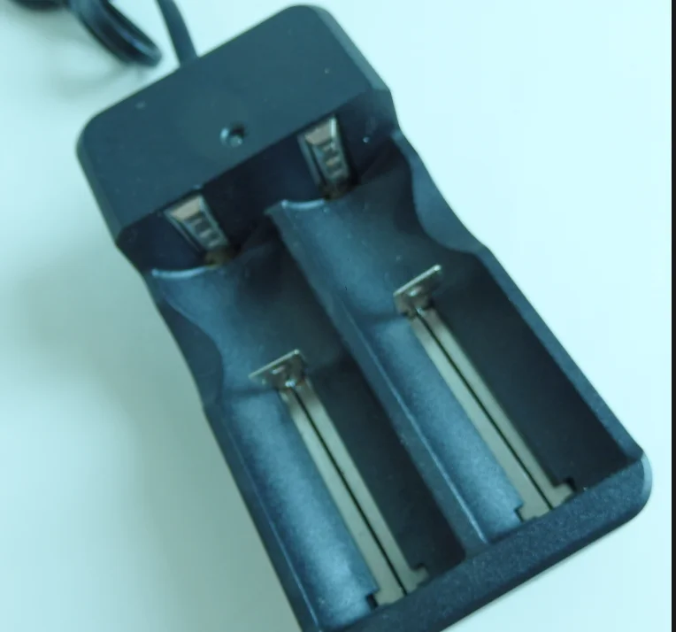 18650 Charger 3.7v 4.2V Lithium Battery Dual Slot Strong Light laser Flashlight Intelligent Dual Charge for 10440 14500 26650