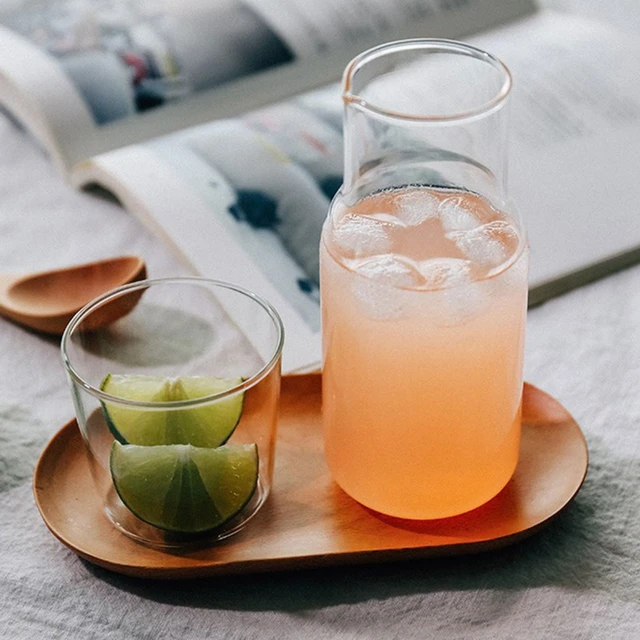 Lily's Home Jarra de agua de noche con vaso de vidrio y asa, uso en  dormitorio, baño o cocina, taza de uso como tapa, 16 onzas