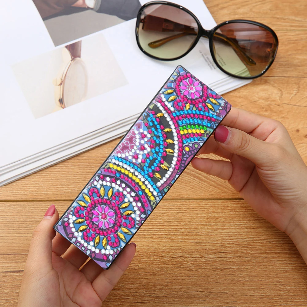 Description Picture 6 of itemDIY Diamond Painting Glasses Storage Box PU Leather Sunglasses Storage Case Special Shaped Diamond Craft Christmas Gifts