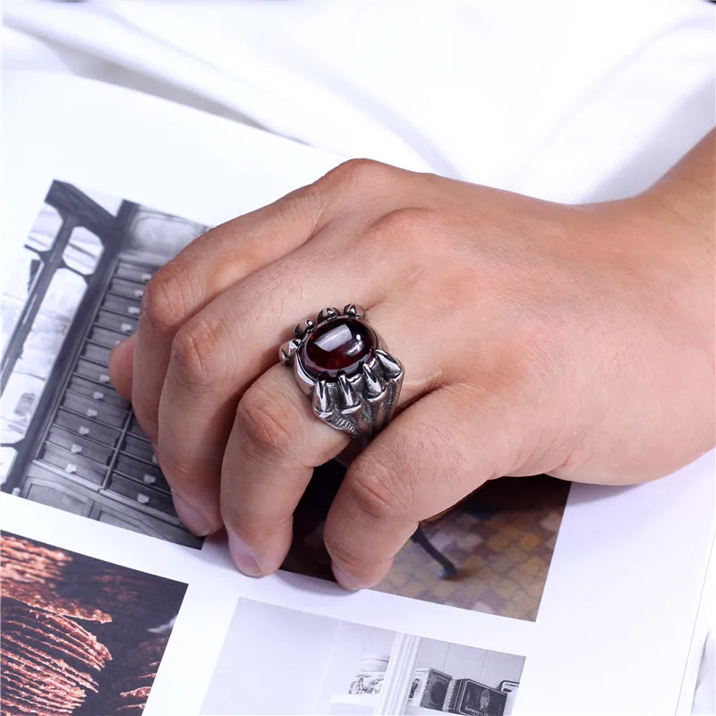 

Мужское кольцо из нержавеющей стали с красным камнем в виде дракона