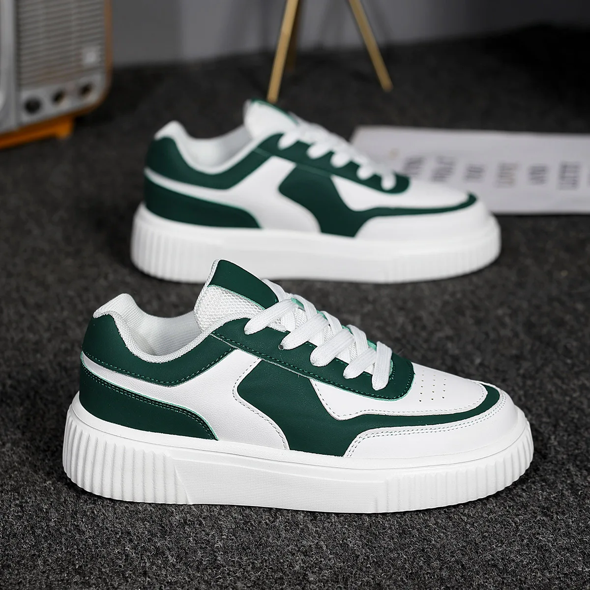 Women's Breathable Anti-Slip Sports Shoes - Spring and Summer Casual Fashion Sports Shoes Solid Color Design Lace-Up Low-Top Walking Shoes for Outdoor Activities, Jogging and Park Exercise