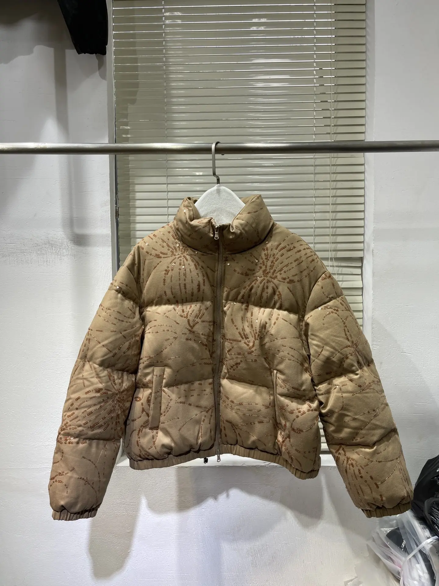 

Women's Down Jacket with Stand Collar and Zipper, Heavy Industry Sequin Embroidery, Wool Coat, New Fashion, Autumn and Winter